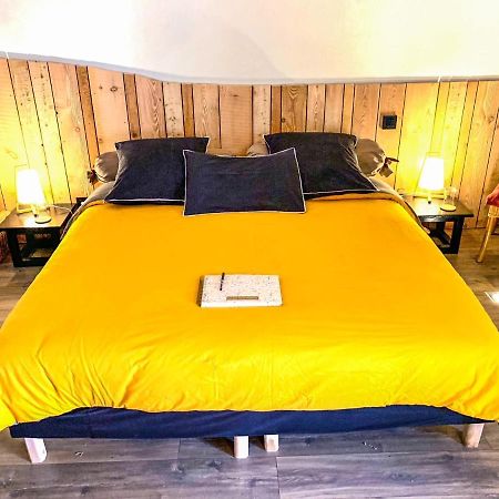 아르보아 Les Volets Rouges B&B 외부 사진