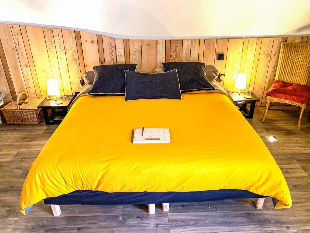 아르보아 Les Volets Rouges B&B 외부 사진
