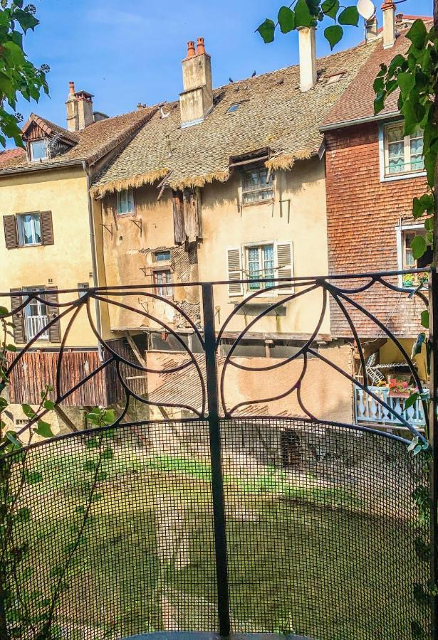 아르보아 Les Volets Rouges B&B 외부 사진